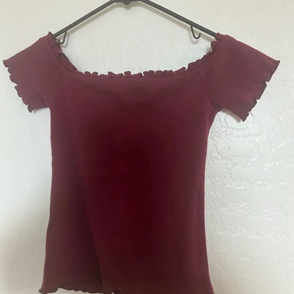 Women’s size small red Abercrombie soft off shoulder bodycon shirt dainty y2k - Picture 4 of 6